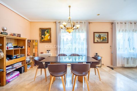 Villa for sale in Riba-roja de Turia, Valencia, Spain 7 bedrooms, 350 sq.m. No. 157821 - photo 12