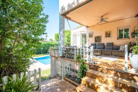 Villa for sale in Riba-roja de Turia, Valencia, Spain 7 bedrooms, 350 sq.m. No. 157821 - photo 3