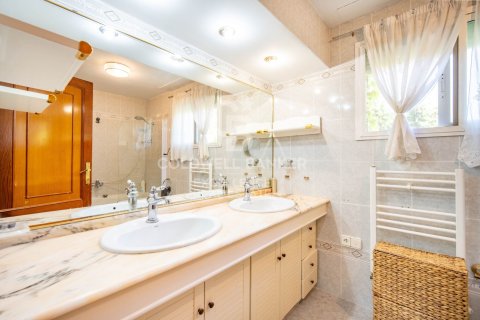 Villa for sale in Riba-roja de Turia, Valencia, Spain 7 bedrooms, 350 sq.m. No. 157821 - photo 26
