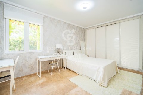 Villa for sale in Riba-roja de Turia, Valencia, Spain 7 bedrooms, 350 sq.m. No. 157821 - photo 15