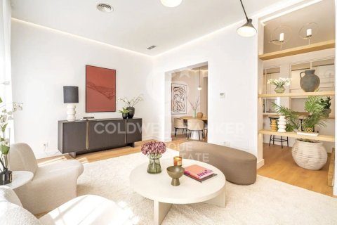 Apartamento en venta en Madrid, España 2 dormitorios, 124 m2 No. 157622 - foto 2