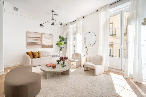Apartment à Madrid, Espagne 2 chambres, 124 m2 No. 157622