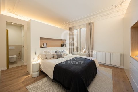 Huoneisto myytävänä Barcelona, Espanja, 4 makuuhuonetta, 241 m2 No. 157623 - kuva 19