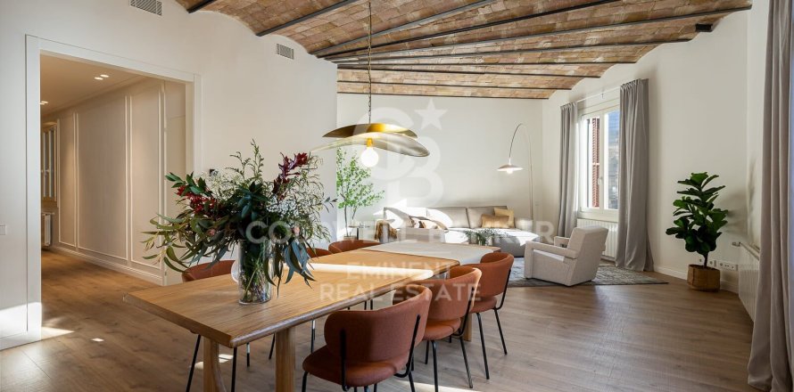 Huoneisto Barcelona, Espanja 4 makuuhuonetta, 241 m2 No. 157623