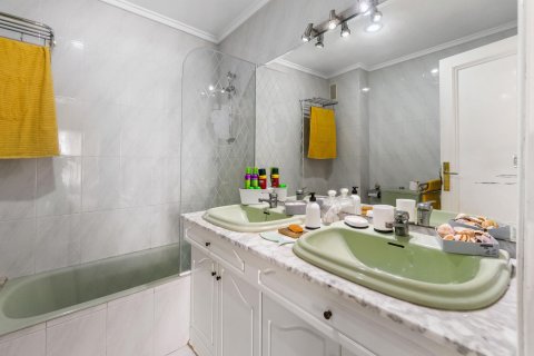 Apartament w Torrevieja, Alicante, Hiszpania 4 sypialnie, 128 mkw. nr 154784 – zdjęcie 12