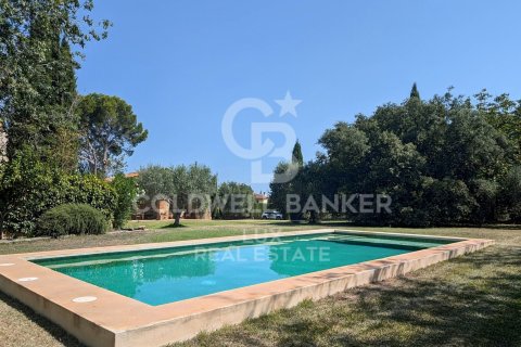 House for sale in Garrigas, Girona, Spain 6 bedrooms, 623 sq.m. No. 160241 - photo 2