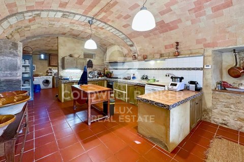 House for sale in Garrigas, Girona, Spain 6 bedrooms, 623 sq.m. No. 160241 - photo 12