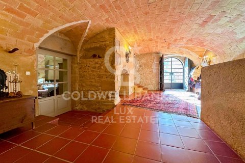 House for sale in Garrigas, Girona, Spain 6 bedrooms, 623 sq.m. No. 160241 - photo 26