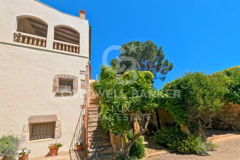 House for sale in Garrigas, Girona, Spain 6 bedrooms, 623 sq.m. No. 160241 - photo 3