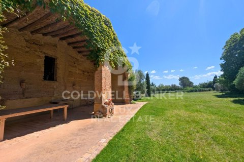 House for sale in Garrigas, Girona, Spain 6 bedrooms, 623 sq.m. No. 160241 - photo 4