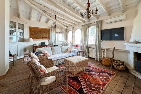 House for sale in Garrigas, Girona, Spain 6 bedrooms, 623 sq.m. No. 160241 - photo 16