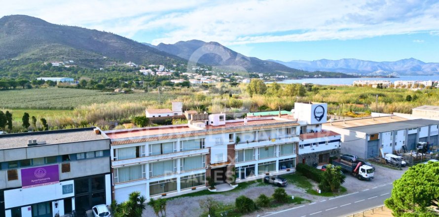 Apartament w El Port De La Selva, Girona, Hiszpania 3 sypialnie, 2009 mkw. nr 160235