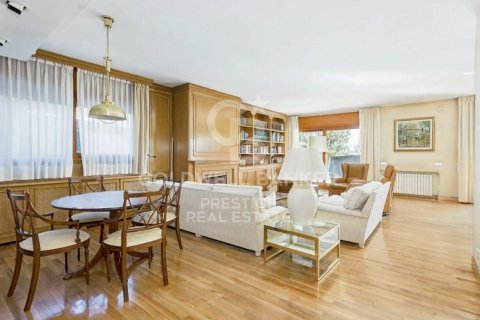 Продажа дома в Эсплугес-де-Льобрегат, Барселона, Испания 5 спален,  №160240 - фото 7