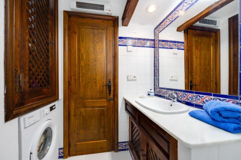 Apartment for sale in Torrevieja, Alicante, Spain 2 bedrooms, 72 sq.m. No. 160658 - photo 26