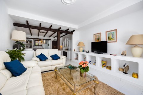 Apartment for sale in Torrevieja, Alicante, Spain 2 bedrooms, 72 sq.m. No. 160658 - photo 12