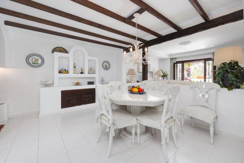 Apartment for sale in Torrevieja, Alicante, Spain 2 bedrooms, 72 sq.m. No. 160658 - photo 8