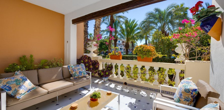 Apartment in Torrevieja, Alicante, Spain 2 bedrooms, 72 sq.m. No. 160658