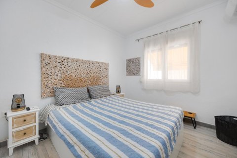 Huvila myytävänä La Marina, Alicante, Espanja, 2 makuuhuonetta, 80 m2 No. 160657 - kuva 18