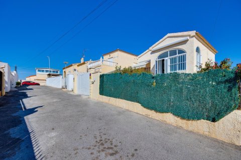Huvila myytävänä La Marina, Alicante, Espanja, 2 makuuhuonetta, 80 m2 No. 160657 - kuva 3