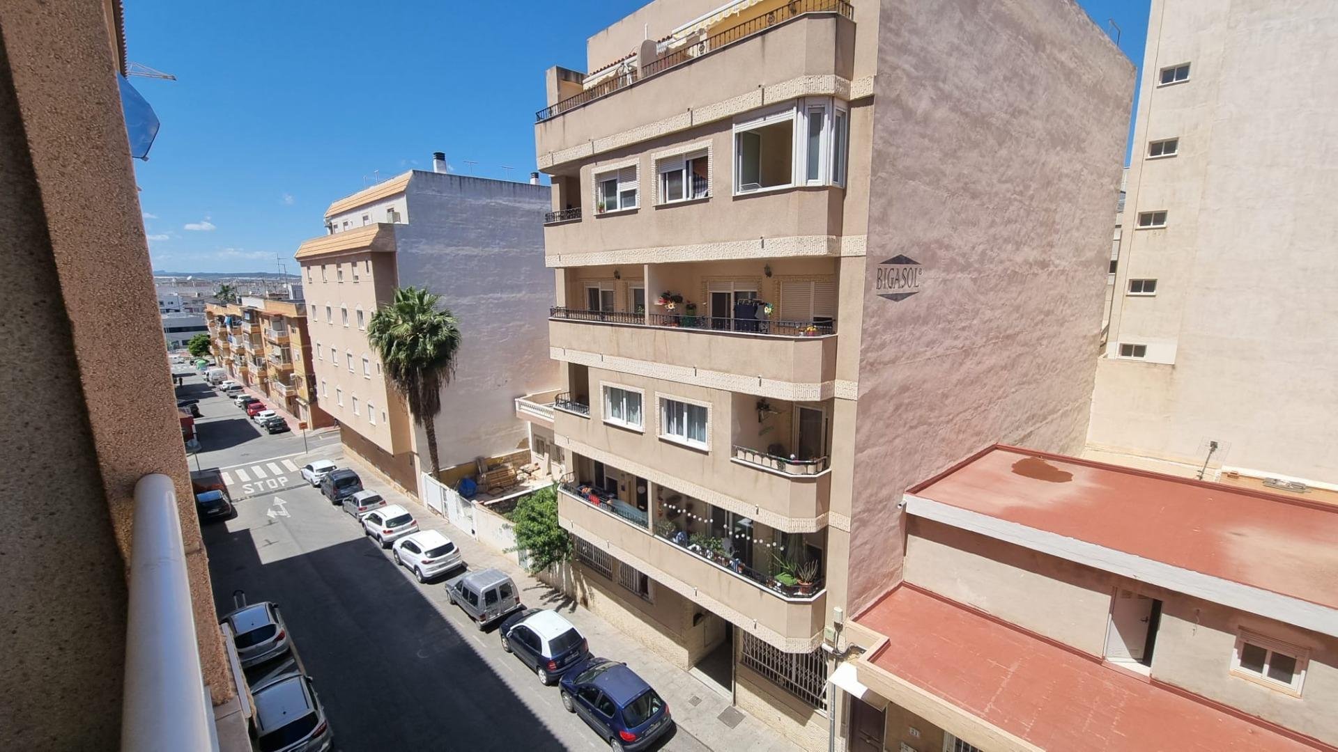 Apartment in Torrevieja, Alicante, Spain 2 bedrooms, 57 sq.m. No. 183036