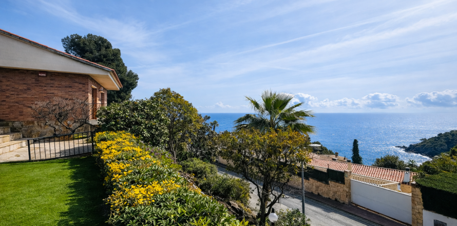 Villa a Blanes, Girona, Spagna 4 camere da letto, 235 mq. N° 180522