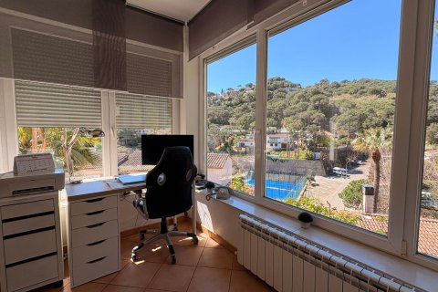 Villa for sale in Lloret de Mar, Girona, Spain 4 bedrooms, 230 sq.m. No. 180520 - photo 17