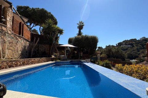 Villa for sale in Lloret de Mar, Girona, Spain 4 bedrooms, 230 sq.m. No. 180520 - photo 3