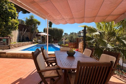 Villa for sale in Lloret de Mar, Girona, Spain 4 bedrooms, 230 sq.m. No. 180520 - photo 1