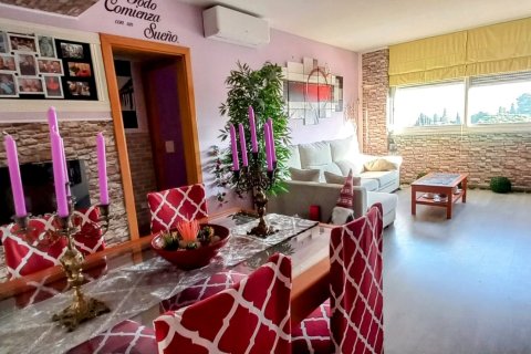 Apartment for sale in Cerdanyola Del Valles, Barcelona, Spain 2 bedrooms, 68 sq.m. No. 172267 - photo 2