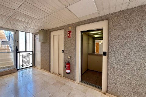 Apartment for sale in Torrevieja, Alicante, Spain 2 bedrooms, 66 sq.m. No. 190128 - photo 30