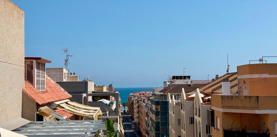 Apartment in Torrevieja, Alicante, Spain 2 bedrooms, 66 sq.m. No. 190128