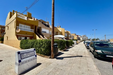 Apartamento en venta en Torrevieja, Alicante, España 2 dormitorios, 56 m2 No. 190129 - foto 3