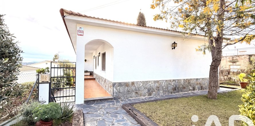 House à Santa Eulalia De Roncana, Barcelona, Espagne 4 chambres, 262 m2 No. 152372