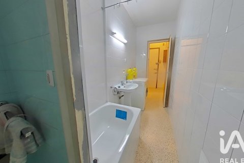 Commercial property à vendre à Barcelona, Espagne, 2 chambres, 57 m2 No. 152375 - photo 1