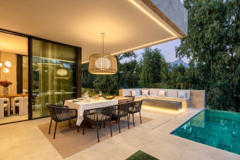 Casa in vendita Nueva Andalucia, Malaga, Spagna 6 camere da letto, 785 mq. N° 109706 - foto 2