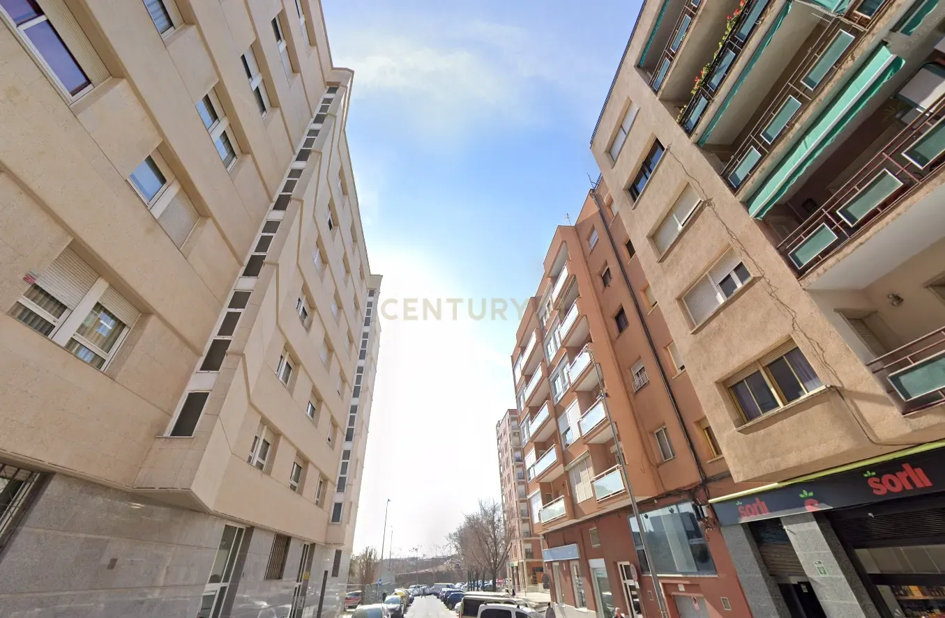 Retail store à Sabadell, Barcelona, Espagne 282 m2 No. 186558