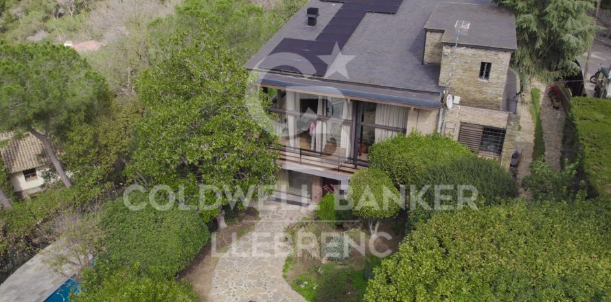 House in Barcelona, Spain 6 bedrooms, 380 sq.m. No. 160431