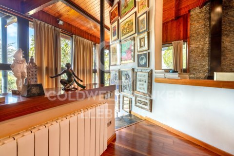 House for sale in Barcelona, Spain 6 bedrooms, 380 sq.m. No. 160431 - photo 10