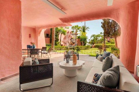 Apartment à vendre à Estepona, Malaga, Espagne, 3 chambres,  No. 159454 - photo 1