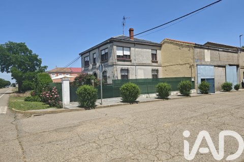 Сasa en venta en León, España 6 dormitorios, 250 m2 No. 188365 - foto 3