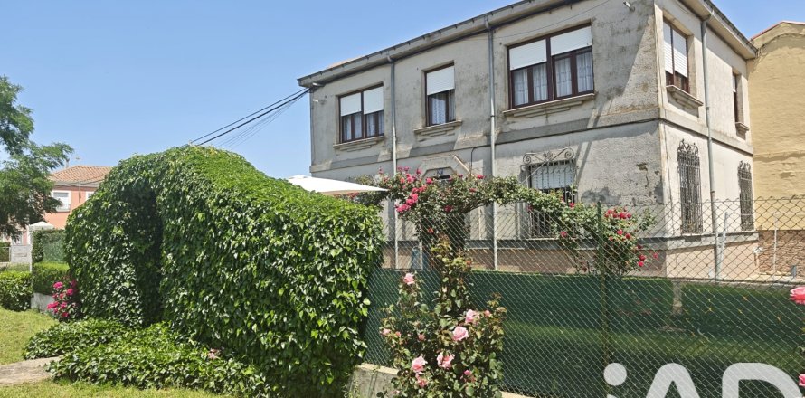 Сasa en León, España 6 dormitorios, 250 m2 No. 188365