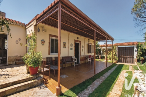 House for sale in Dos Hermanas, Seville, Spain 5 bedrooms, 316 sq.m. No. 188363 - photo 3