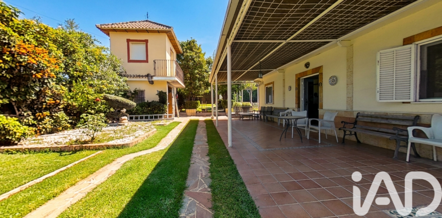House in Dos Hermanas, Seville, Spain 5 bedrooms, 316 sq.m. No. 188363
