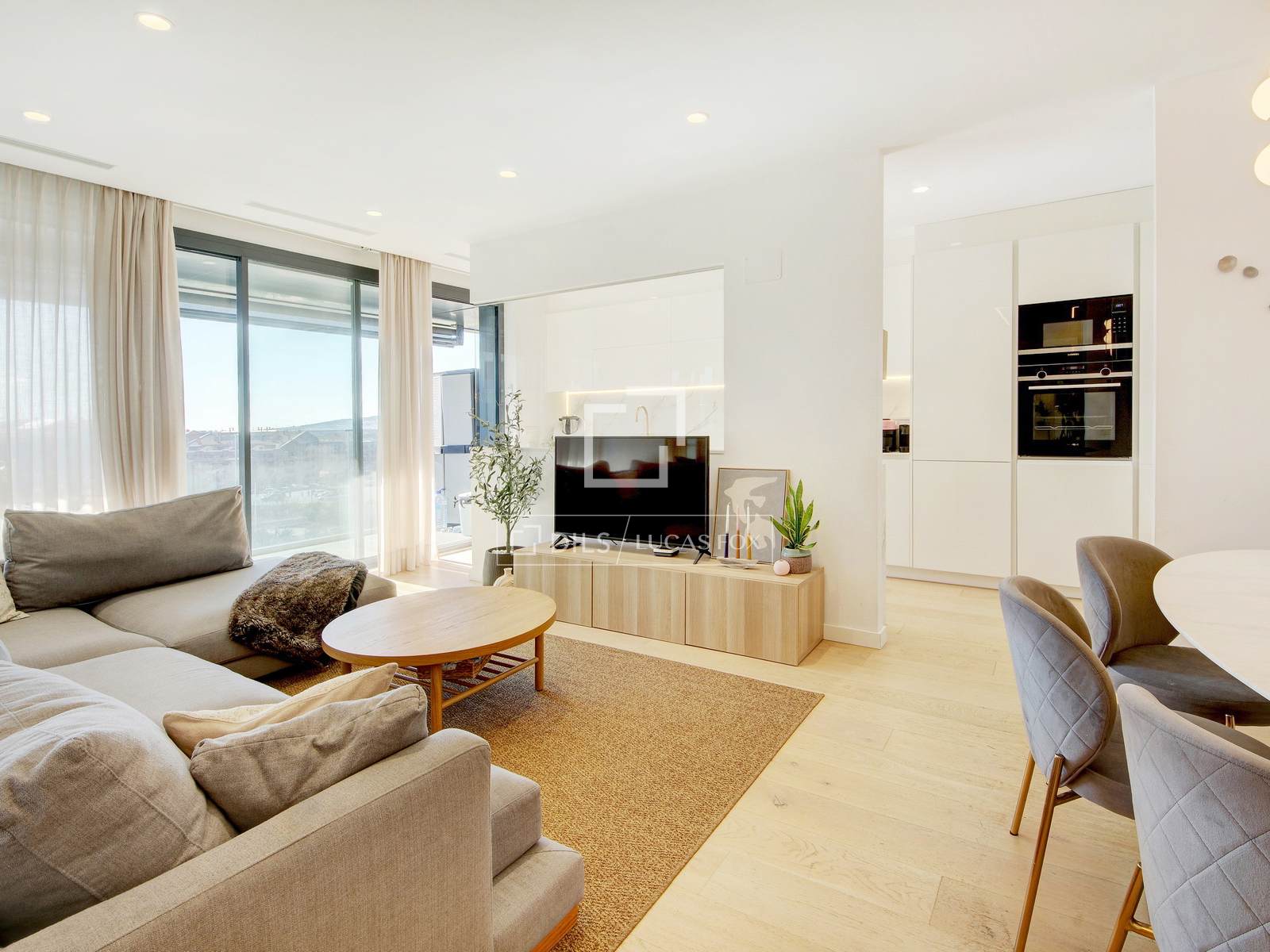 Dzīvoklis Sant Just Desvern, Barcelona, Spānijā 4 istabas, 133 m2 Nr. 166798