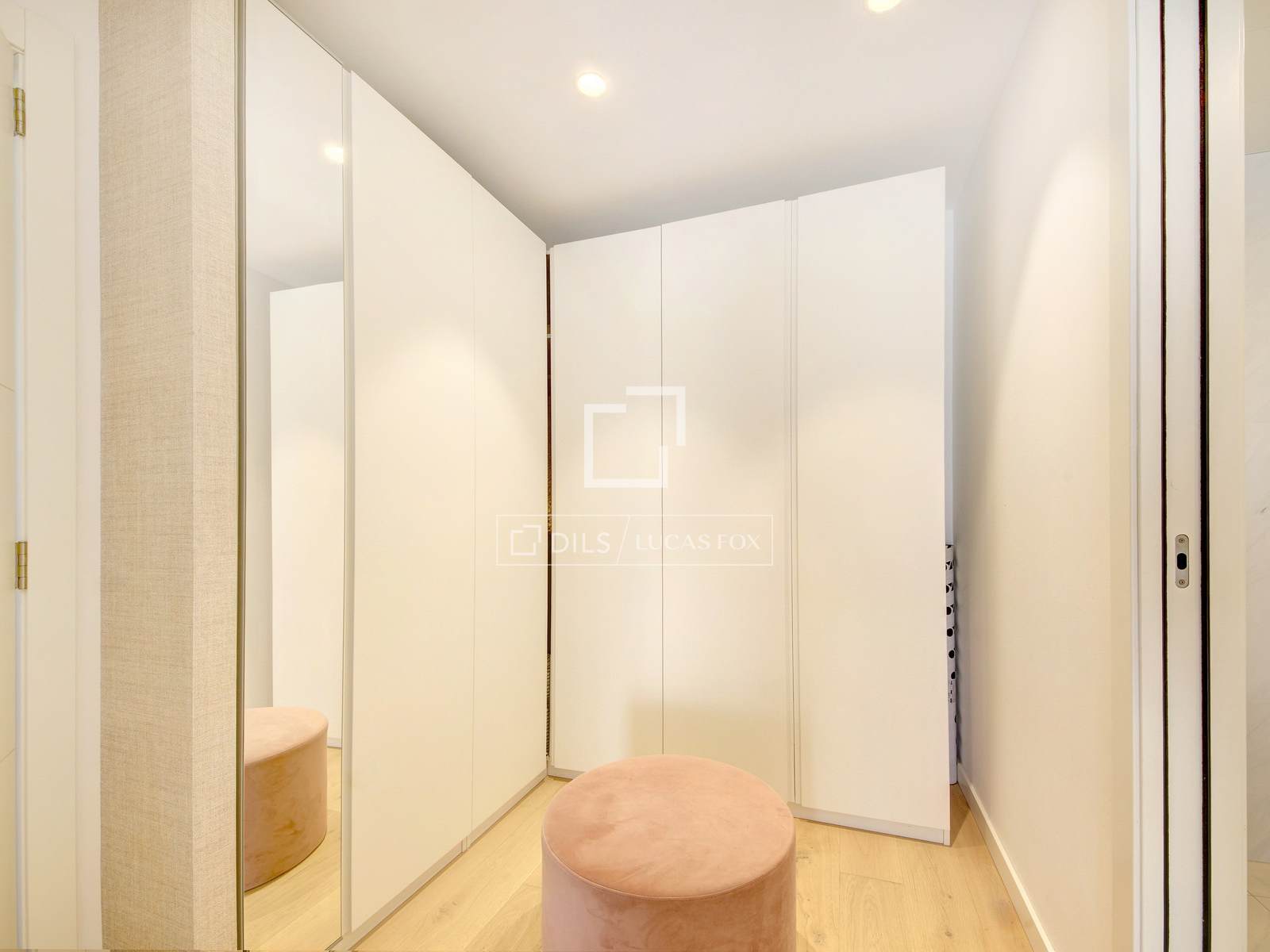 Dzīvoklis Sant Just Desvern, Barcelona, Spānijā 4 istabas, 133 m2 Nr. 166798