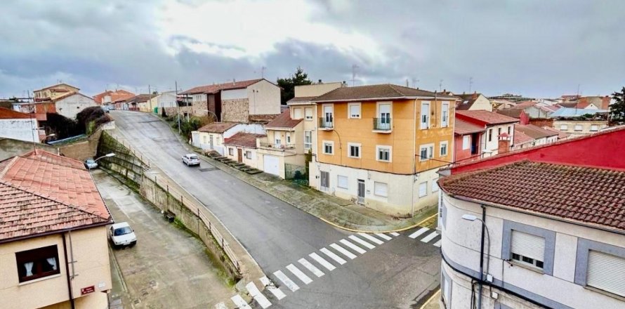 Dzīvoklis La Baneza, Leon, Spānijā 3 istabas, 164 m2 Nr. 185026