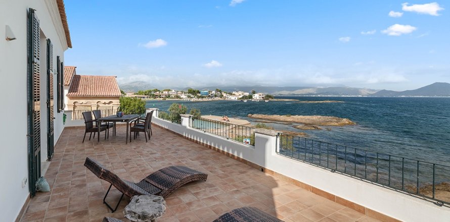 Villa en Alcudia, Mallorca, España 5 dormitorios, 229 m2 No. 143398