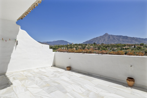 Townhouse for sale Nueva Andalucia, Malaga, Spain 4 bedrooms, 255 sq.m. No. 109653 - photo 4
