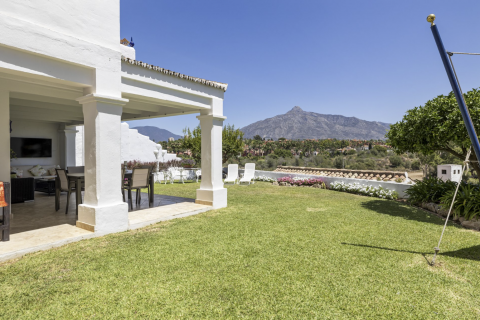 Townhouse for sale Nueva Andalucia, Malaga, Spain 4 bedrooms, 255 sq.m. No. 109653 - photo 25