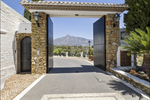 Townhouse for sale Nueva Andalucia, Malaga, Spain 4 bedrooms, 255 sq.m. No. 109653 - photo 2